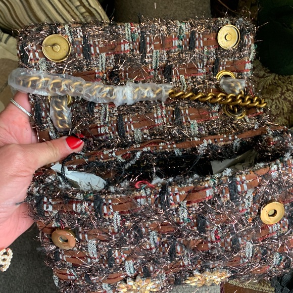 SOLD⛔️Authentic KURT GEIGER LONDON Tweed lock flowers crystal flap fringe Crosb - Picture 10 of 14